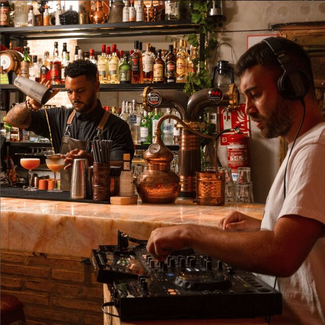 Málaga: Top - Cocktail guided tour - Who Would Love This Tour?