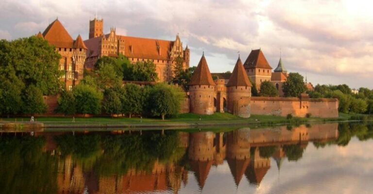 Malbork Castle Tour: 6-Hour Private Tour - Inside the Castle: What Youll See and Learn
