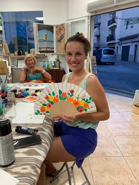 Mallorca/Porto Cristo: Design your own Spanish hand fan - An In-Depth Look at the Fan-Making Workshop