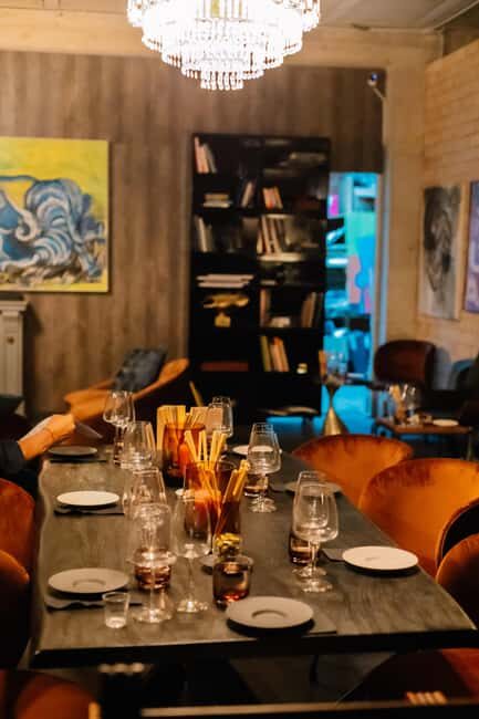 Mallorca Premium Wine Tasting in a Private Art Lounge - The Setting and Atmosphere