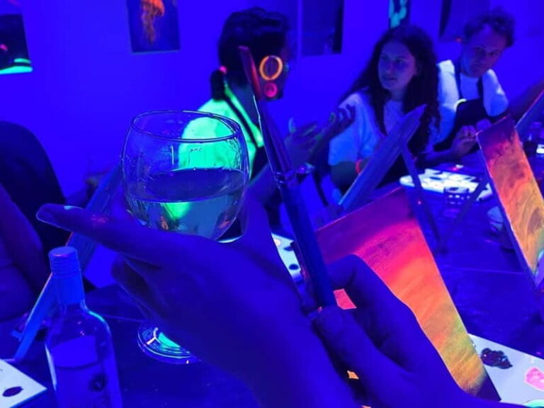 Malta: Glow-in-the-Dark Drink & Paint Experience - The Experience in Detail