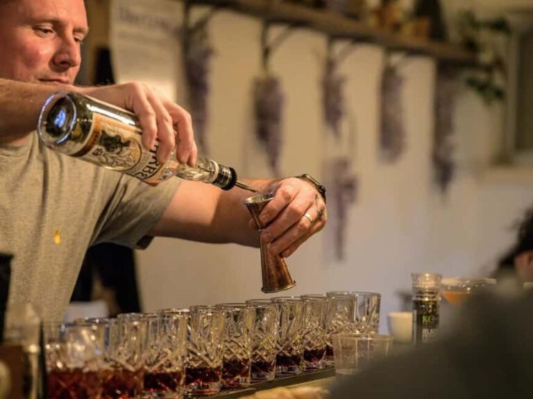 Manchester: Private Cocktail Masterclass with Dinner - The Food and Drink