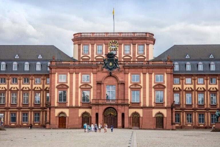 Mannheim, guided costume tour: Hangmen, Witches, Huguenots - Who Should Consider This Tour?