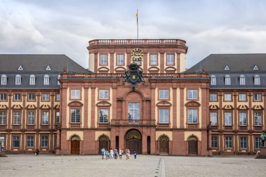 Mannheim, guided costume tour: Tour with Night Watchman - The Value of the Tour