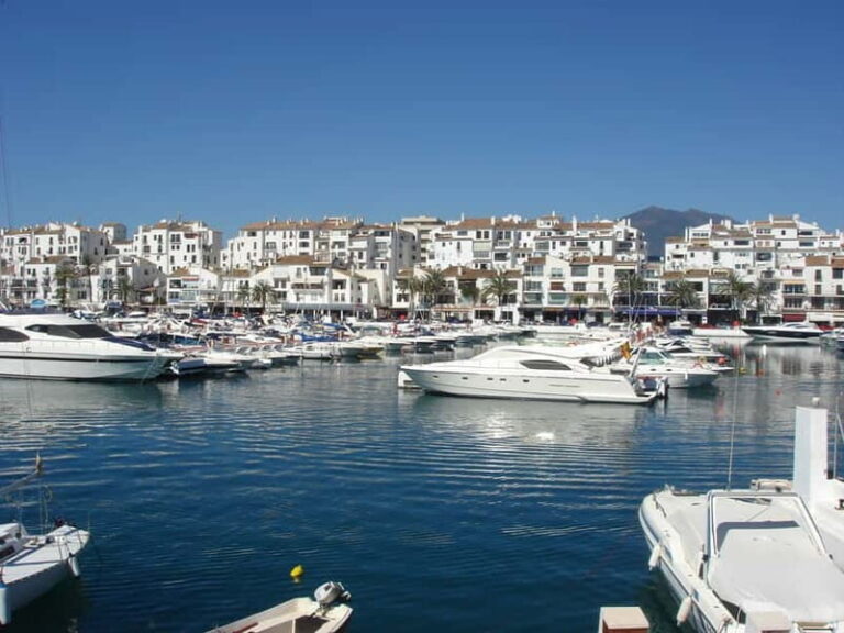 Marbella Old Town Tour & Boattrip to Puerto Banús - The Catamaran Sail to Puerto Banús