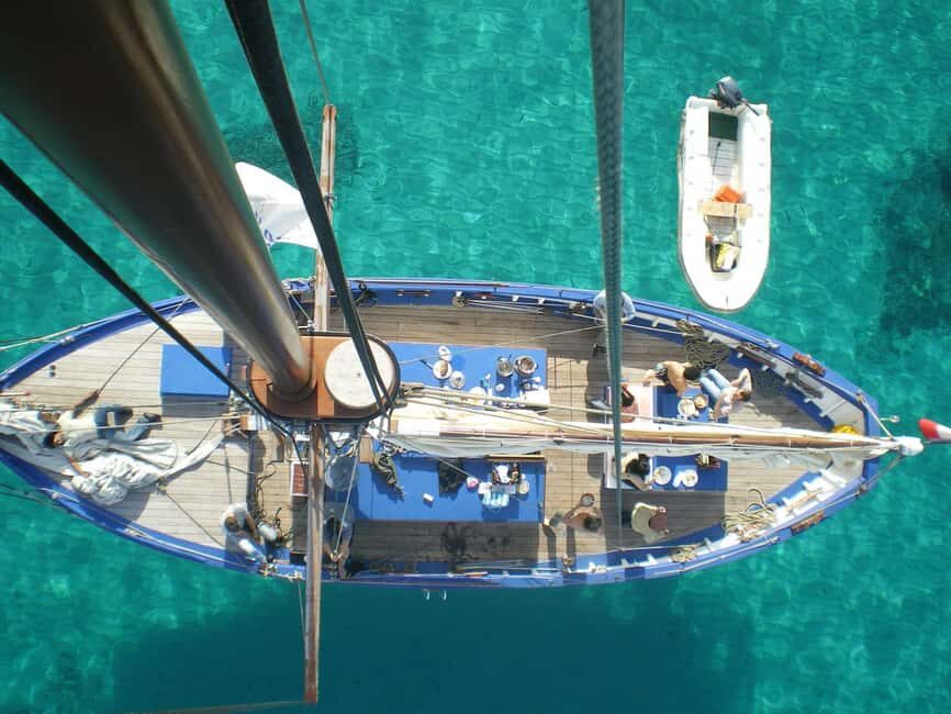 Marseille: Sailing cruise in the calanques, lunch and wine