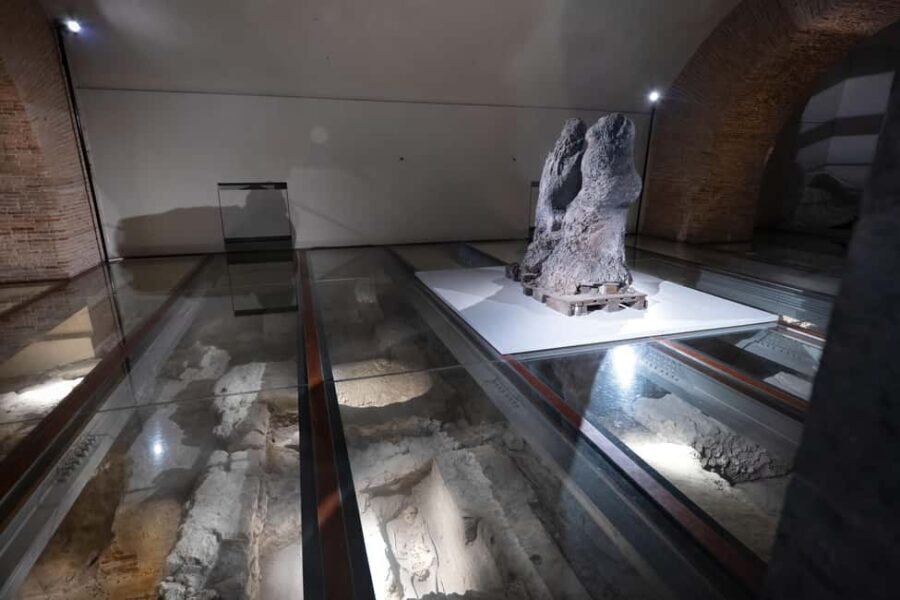 Maschio Angioino Entry Ticket with Smart Digital Guide - What Are the Main Highlights?