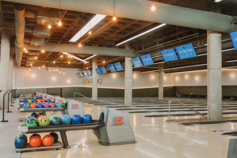 Maspalomas: Bowling Session Entry Ticket at Holiday World - What to Expect During Your Bowling Session