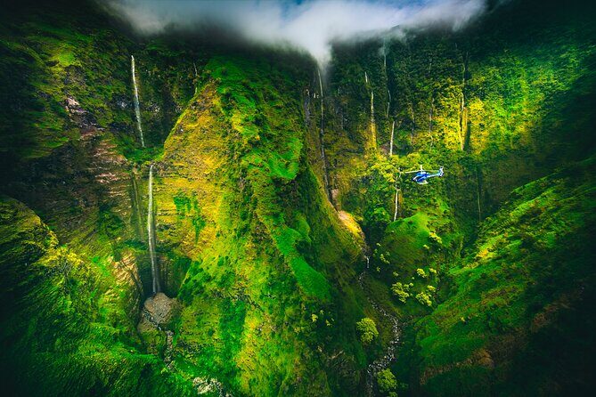 Maui & Molokai Spectacular with Exclusive Landing Helicopter Tour - Why This Experience Stands Out