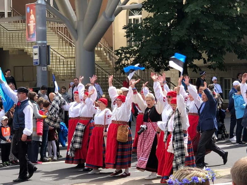 Medieval Tallinn 2-Hour Old Town Walking Tour - Hidden Gems and Unique Local Spots