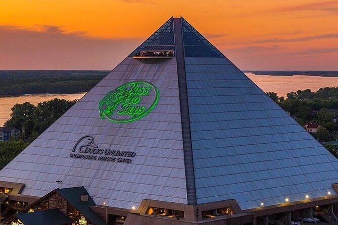 Memphis Hop On and Hop Off Tour - The Guide & Tour Atmosphere