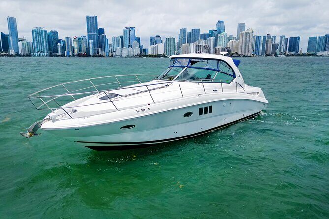 Miami: 2 Hour Private Yacht Cruise with Champagne - The Real Deal from Reviews
