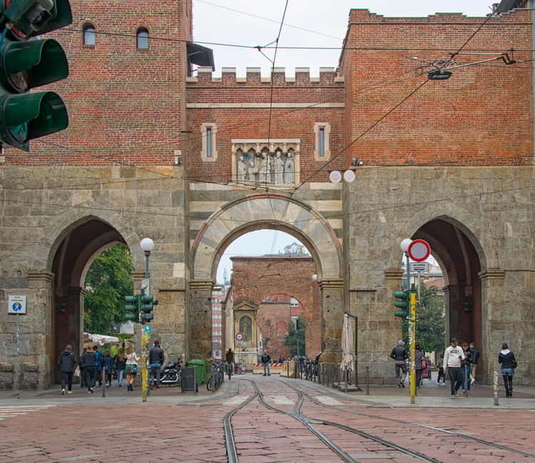 Milan: Colonne di San Lorenzo and Navigli Guided Tour - The Vibrant Heart of Navigli and Its Historic Roots