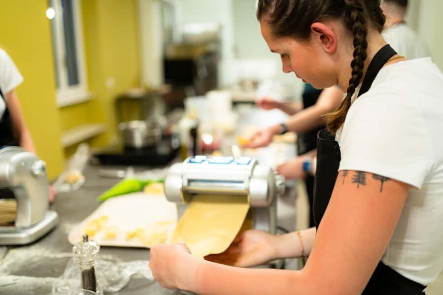 Milan: Pasta, Gnocchi and Tiramisù Cooking Class with Wine - The Group Size and Environment