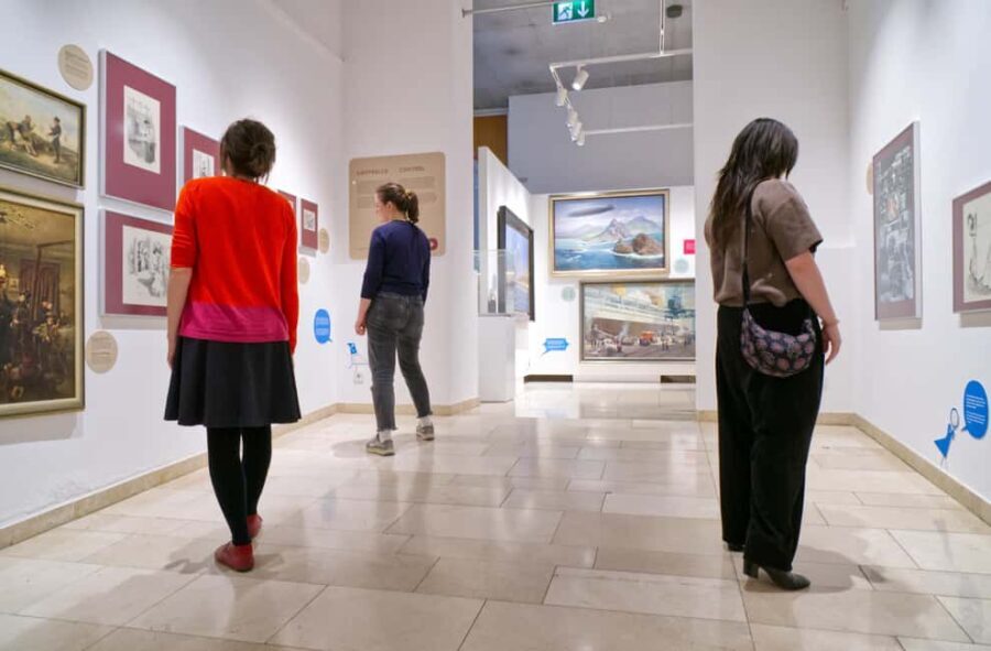 MKFrankfurt family tour - media history...told through art - The Art and Media Connection