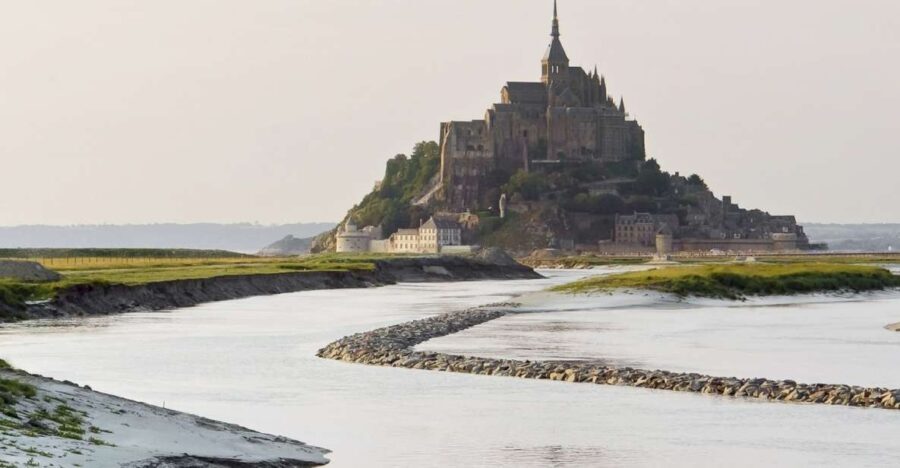 Mont Saint-Michel & Chateaux Country 3-Day Tour from Paris - Exploring the Loire Valley’s Castle Gems: Day 2
