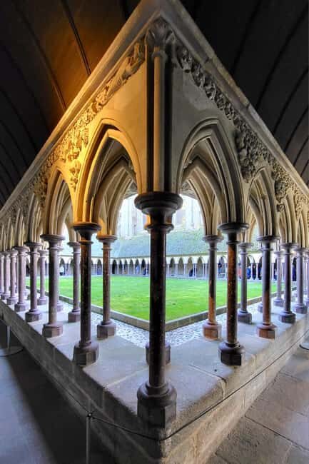 Mont Saint Michel : Full day private guided tour from Paris - What Does the Experience Feel Like?