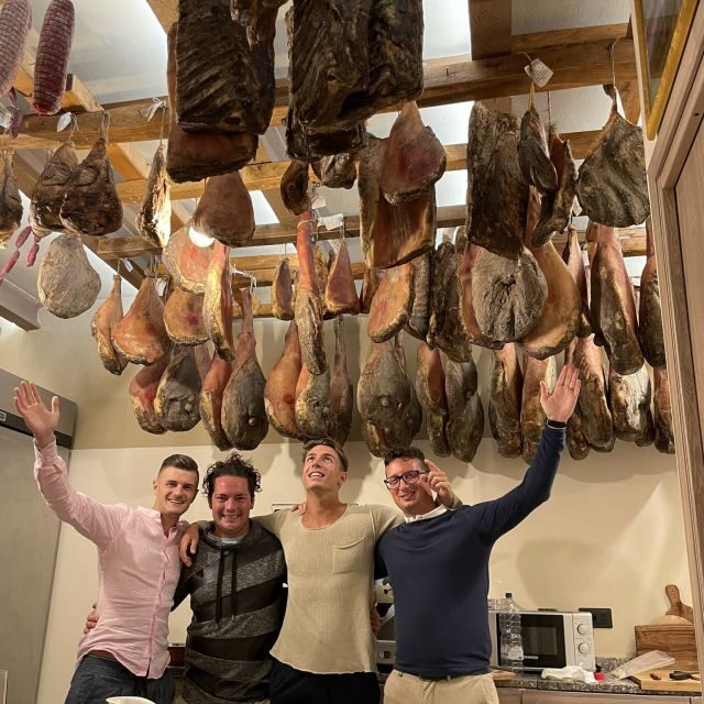 Montepulciano: Cinta Senese Tour With Food Tasting - What to Expect on the Cinta Senese Tour