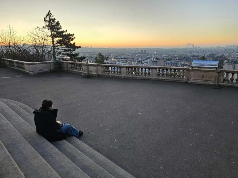 Montmartre Before the Crowds: Walk Tour & Breakfast - The Experience Itself