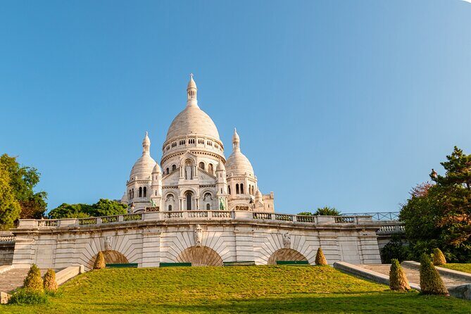 Montmartre Scavenger Hunt and Highlights Self-Guided Tour - The Highlights and Attractions