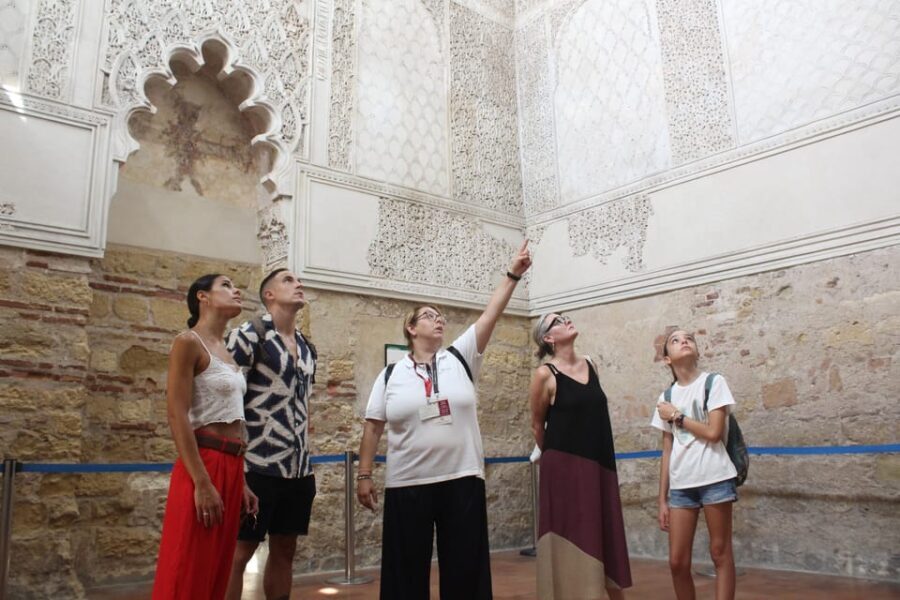 Mosque-Cathedral of Cordoba and Jewish Quarter Tour - Strolling the Jewish Quarter