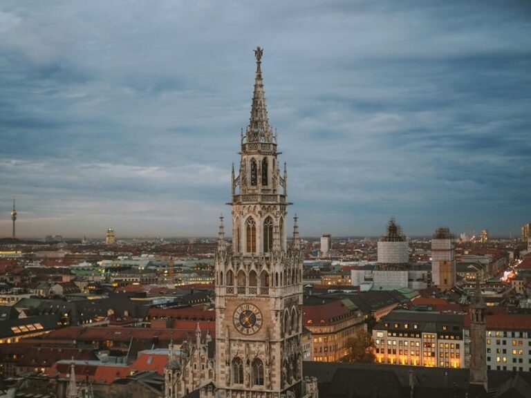 Munich: Highlights Walking Tour with a Guide - Why This Tour Works