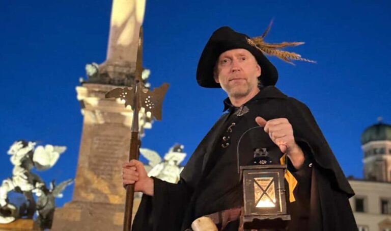 Munich: Night Watchman Tour in English - Visualizing the Experience: Atmosphere & Sights