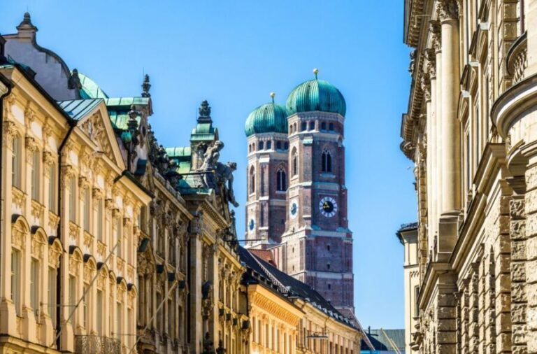 Munich Old Town and English Gardens Private Walking Tour - Exploring the Itinerary in Detail