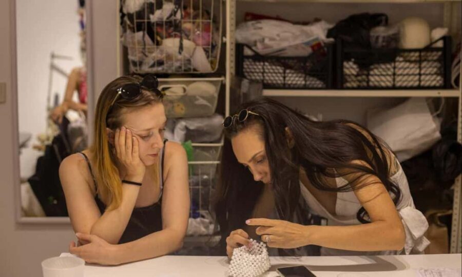 Munich: Pearl Beaded Bag Workshop with Drinks and Snacks - The Learning Experience