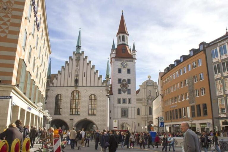 Munich: Private Highlights Tour by Car - Private Tour Guide - In-Depth Look at the Itinerary