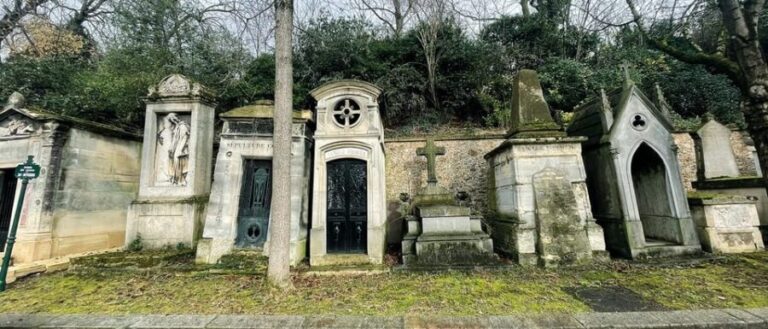 Mysteries of Père Lachaise - Who This Tour Is Perfect For