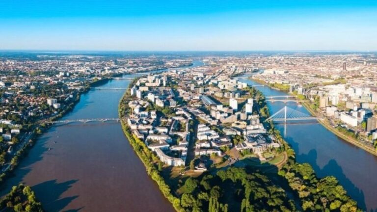 Nantes : Must-see Attractions Walking Tour - Authentic Traveler Insights