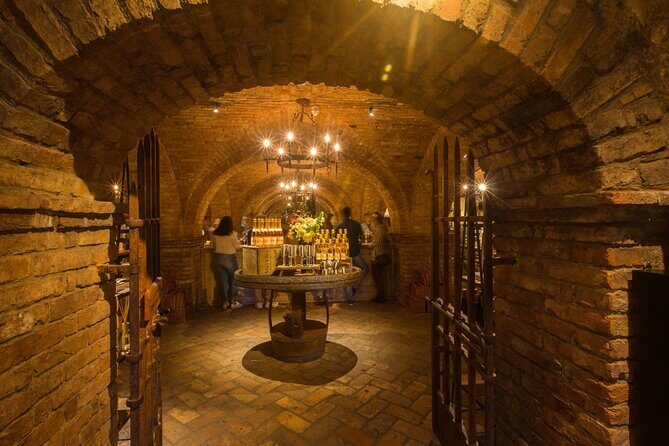 Napa Valley Wine and Food Tasting Tour from San Francisco - Crossing the Golden Gate Bridge: A Scenic Start