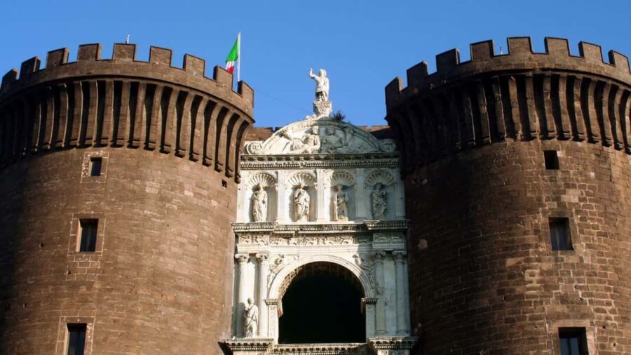 Naples: tour between Maschio Angioino and Plebiscito square - Practical Details and Logistics