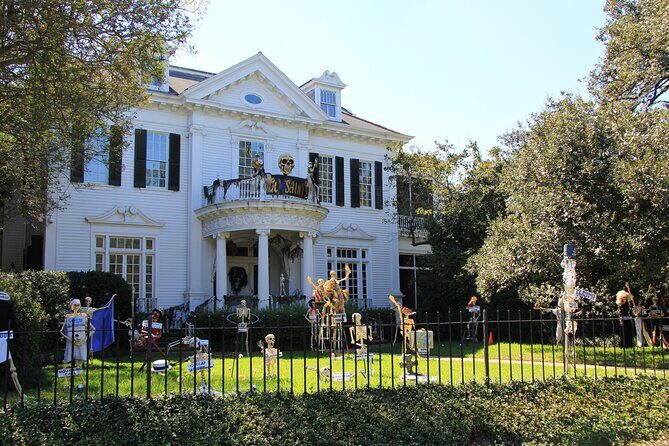 New Orleans Private City and Cemetery Tour - Up to 24 Passengers - What’s Included and What’s Not