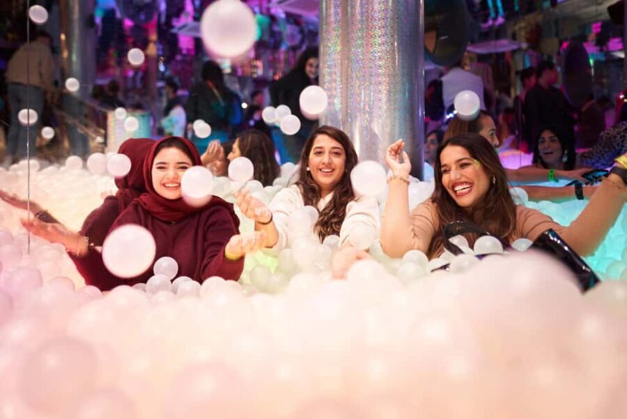 New Years Eve Pub Crawl London - The Pros and Cons