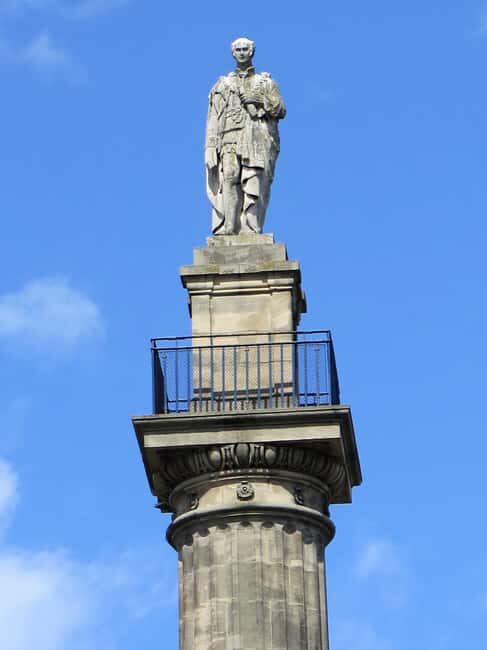 Newcastle Unveiled Tour: History, Bridges, and Secrets in Spanish - Practical Details and What to Expect