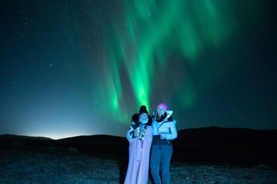 Northern Lights in Mini Bus, Photos, Hot Cocoa and Pastries - Who Is This Tour Best For?