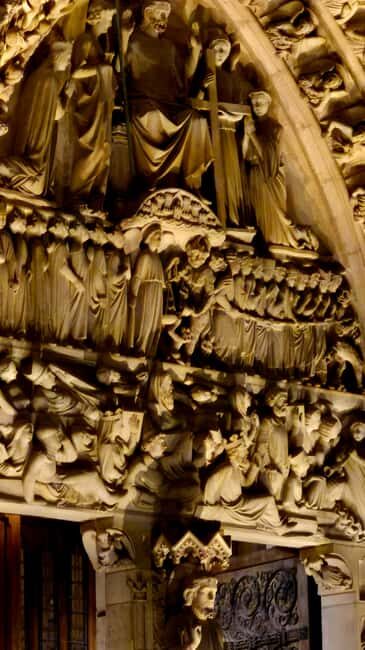 Notre-Dame: pre-entrance stories told by an actor in english - The Itinerary in Detail