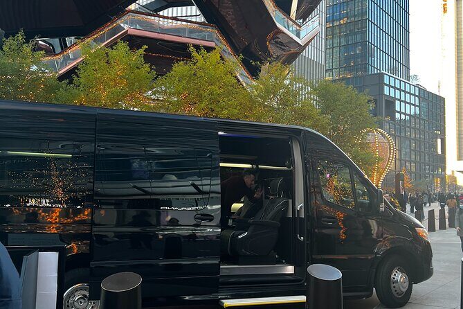 NYC Christmas Lights Tour by Limousine (Manhattan/ Dyker Heights) - The Cost & Its Value