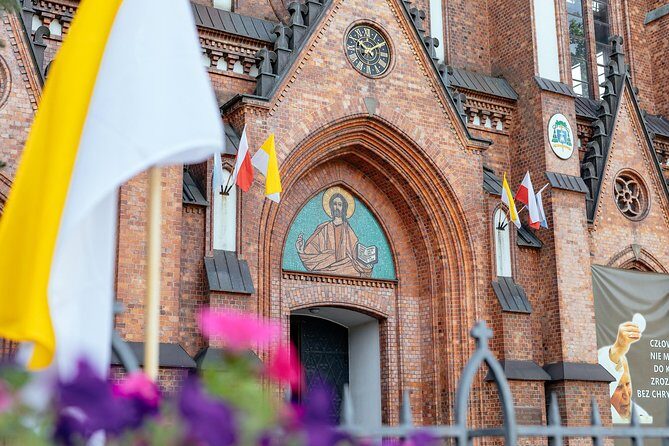 Off the Beaten Track in Warsaw: Private City Tour - A Detailed Look at the Itinerary