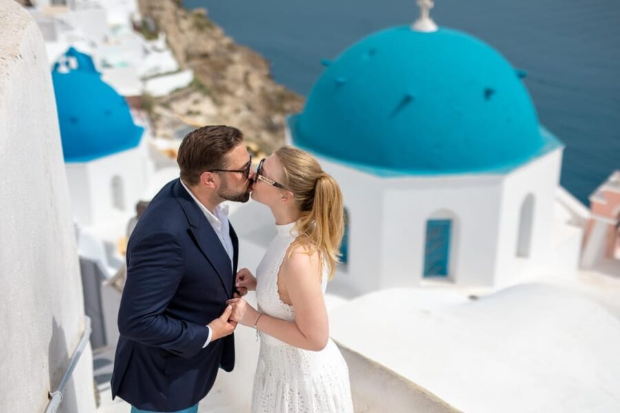 Oia: Couple photoshoot with 30 edited Photos - What’s Included and What’s Not