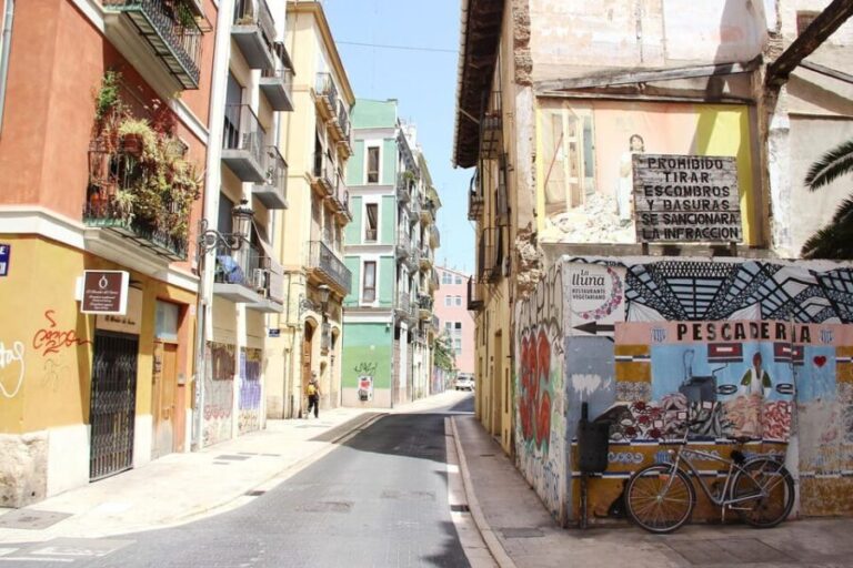 "Old Town" Private Guided Tour on Bike, E-Bike or E-step - FAQs