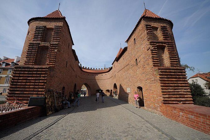 Old Town with Royal Castle + Warsaw Uprising Museum: SMALL GROUP /inc. Pick-up/ - Who Should Consider This Tour?