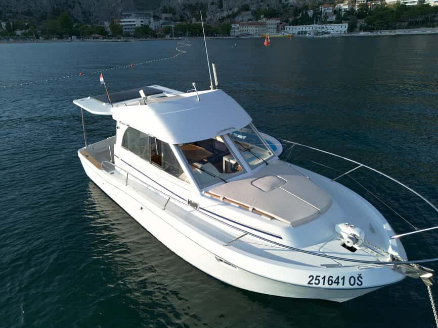 Omi: Bra Island Private Boat Tour with Lunch & Drinks - What’s Noteworthy About This Tour?