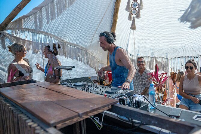 Only Adults Catamaran, Party Isla Mujeres! Departures from Cancun - Who Will Love This Tour?