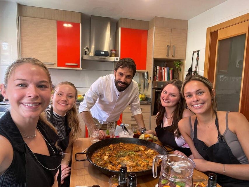 OnlyForYou, Paella Session at a Michelin-trained Chefs Home - What the Experience Looks Like