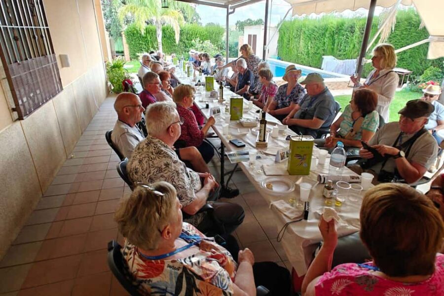 Organic olive oil tasting and visit to a family olive grove with fruit and a gift - Who Should Consider This Tour?