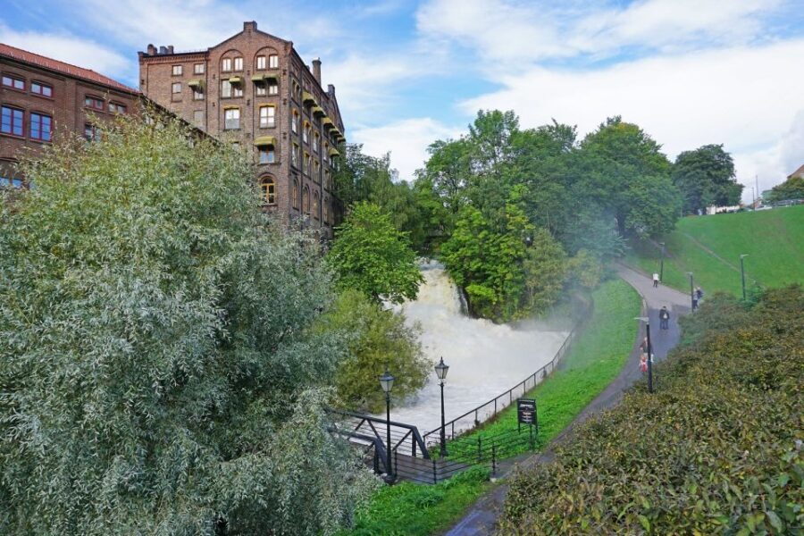 Oslo City Walks: Historic River Walk - The Delicious Stop at Mathallen