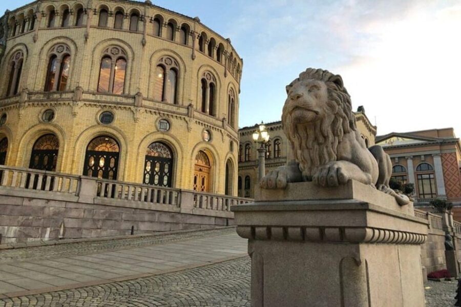 Oslo : Must-See Attractions Walking Tour With A Guide - How the Experience Feels